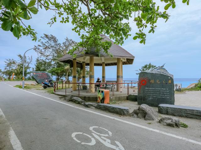 千禧曙光紀念園區：涼亭與自行車道