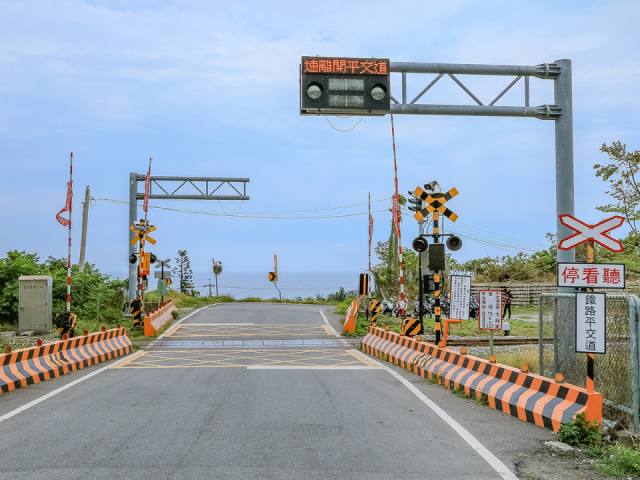 台東櫻木平交道：鐵路平交道與道路